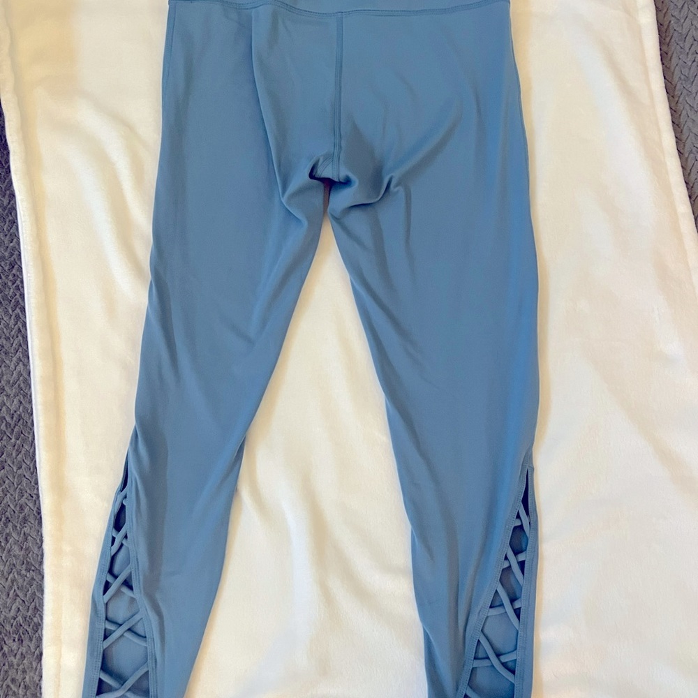 Workout crops , never worn